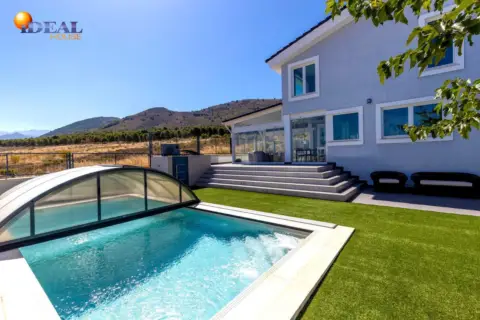 Chalet in Cañadas del Parque