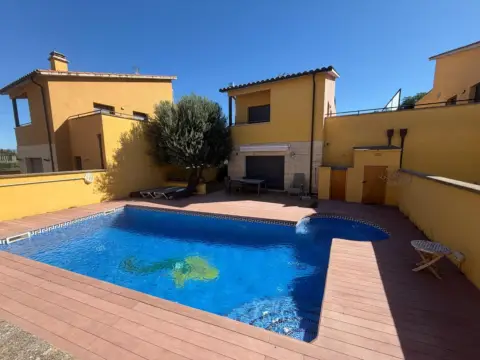 Chalet on Avinguda d'Olot