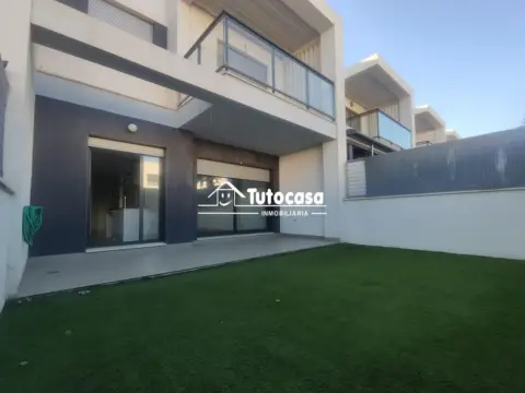 Casa adosada en calle José Mejías Salguero