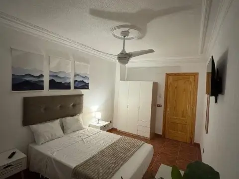 Habitación en Avenida de Pedro Écija, 6