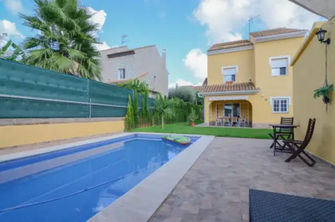 Casa pareada en Los Monasterios-Alfinach