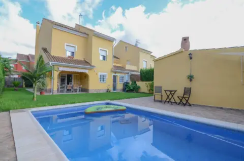 Casa pareada en Los Monasterios-Alfinach