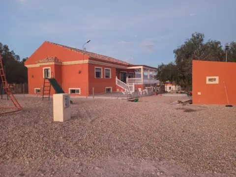 Finca rústica en Leiva