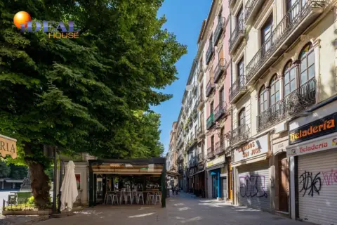 Edificio en Plaza de Bib-Rambla