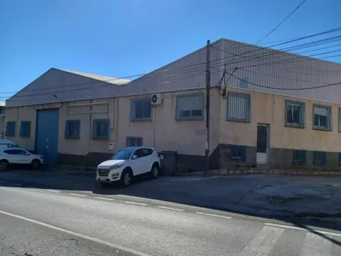 Nave industrial en Rio Segura