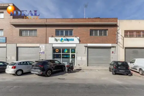 Nave industrial en calle de Juncaril