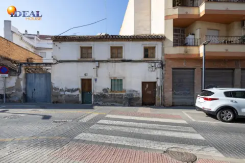 Terreno en calle del Generalife, 25