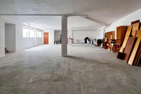 Local comercial en Plaza del Duque de Mandas, 30