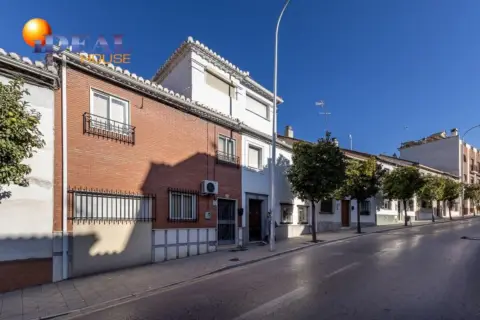 Casa adosada en calle del Cardenal Parrado