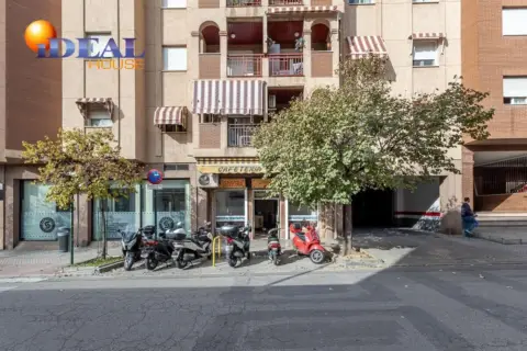 Local comercial en calle Pdta Francisco Javier Cob