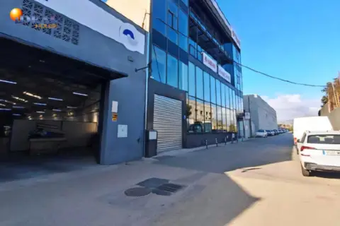 Nave industrial en calle de las Cuevas Bajas, 31