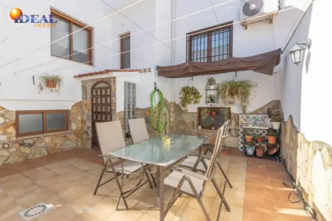 Casa adosada en Zona Institutos