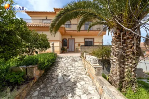 Chalet en Escúzar