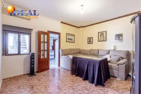 Casa adosada en calle Nueva, 58