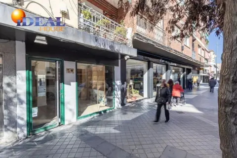 Local comercial en Avenida de Dílar, 46