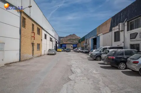 Nave industrial en Carretera de Pinos Puente, 5