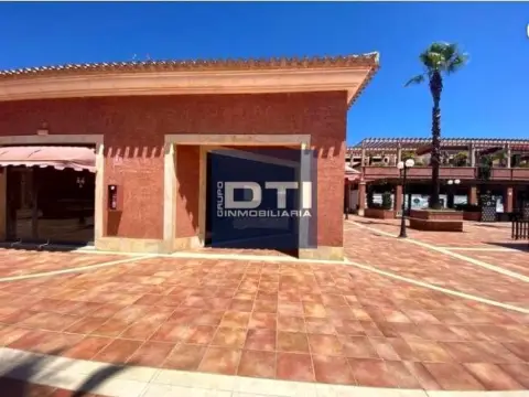 Local comercial en Paseo del Golf, 11
