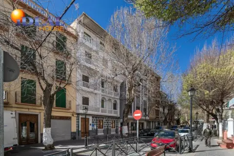 Edificio en Avenida Alpujarra