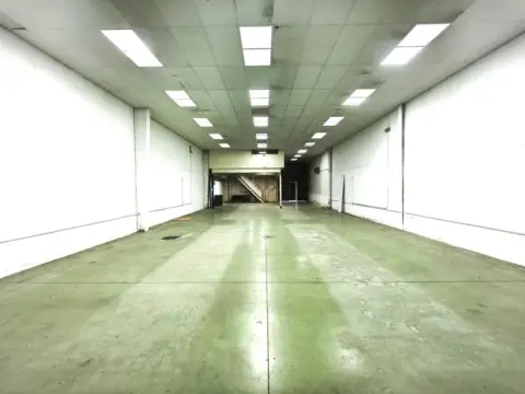 Nave industrial en La Salle-Avd Manuel del Valle-Las Naciones