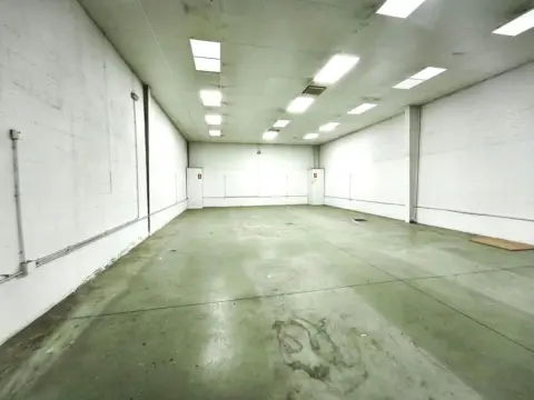 Nave industrial en La Salle-Avd Manuel del Valle-Las Naciones