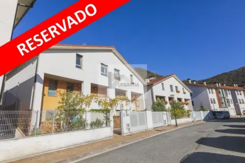 Casa pareada en calle Iruzelai