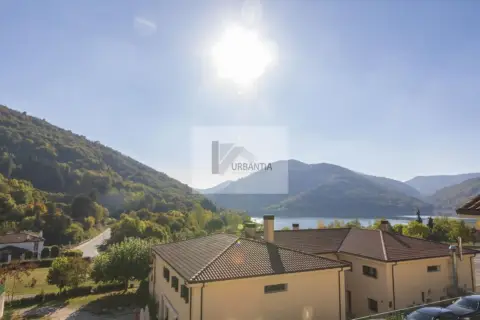 Casa pareada en calle Iruzelai