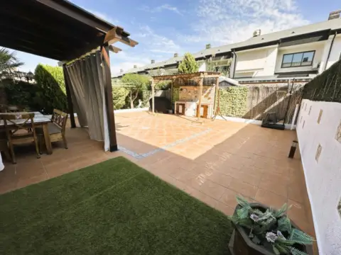 Casa adosada en - La Perlita -