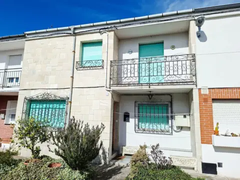 Casa adosada en calle de Cua, 7