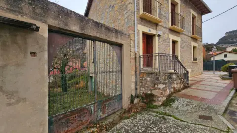 Casa en calle Rda.