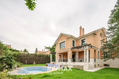 Chalet en calle de la Flauta Mágica, 8