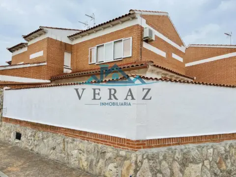 Casa pareada en calle de la Mina
