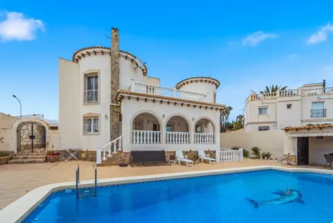 Casa en Avenida de las Naciones