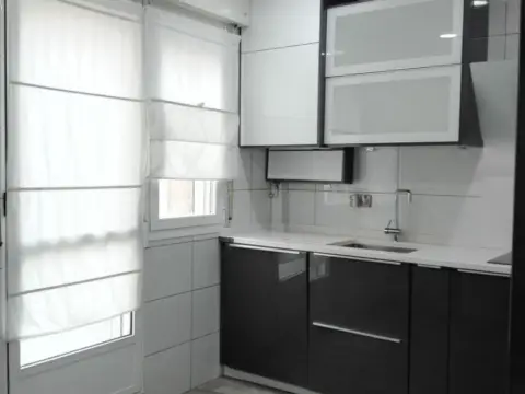 Casa pareada en Plaza Vega-San Pedro de Cardeña