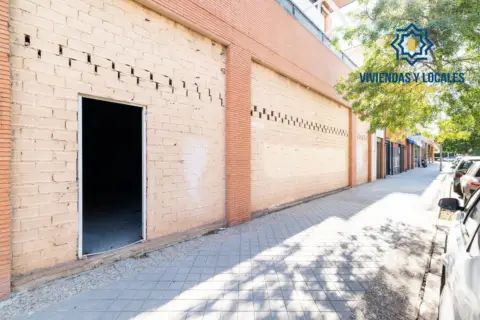 Local comercial en calle Torre de las Cabezas, 12