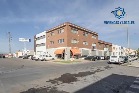 Nave industrial en calle de Juncaril