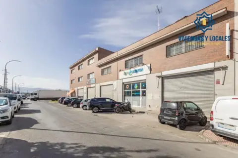Nave industrial en calle de Juncaril