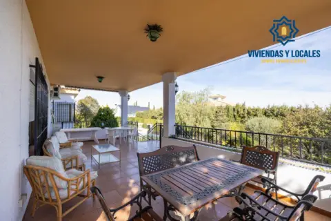 Chalet en calle Lindaraja