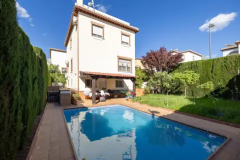Chalet en calle de Carmen Martín Gaite