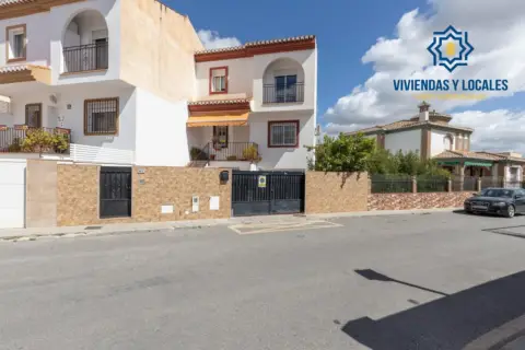 Casa pareada en calle de Fátima