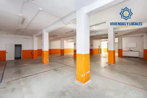 Local comercial en calle Abderrahmán, 11