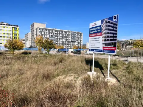 Piso en calle C- Mariana Pineda Muñoz