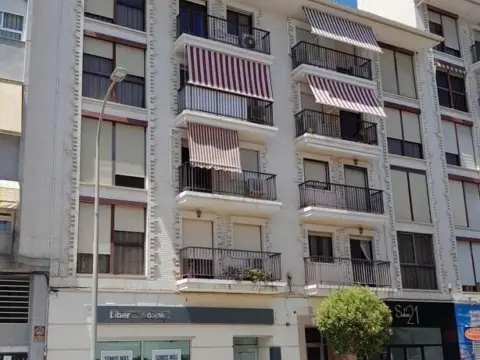 Local comercial en Avinguda de les Esclaves, 10