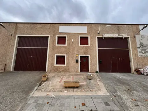 Nave industrial en calle del Gremio de los Metalúrgicos