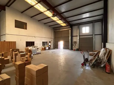 Nave industrial en calle del Gremio de los Metalúrgicos