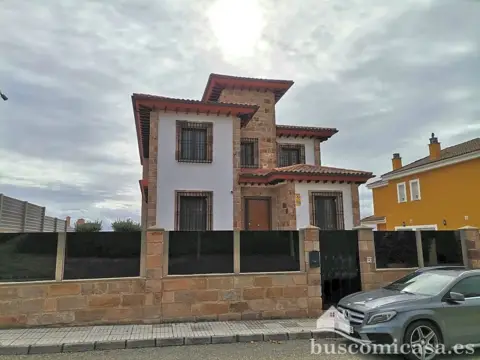 Chalet en calle Orquídea