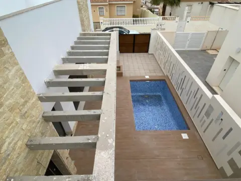 Chalet en Avenida del Río Tajo, 23
