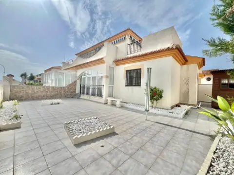 Casa adosada en Playa Flamenca