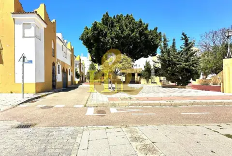 Casa adosada en Centro-Calzada