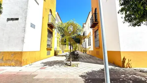 Casa adosada en Centro-Calzada