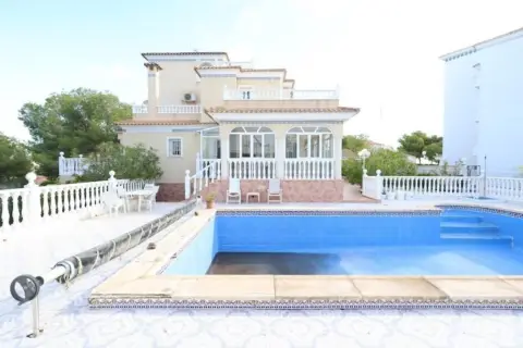 Chalet en Lomas de Campoamor-Las Ramblas